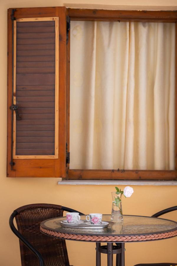 Wilde Rose Hotel ดัสเซีย ภายนอก รูปภาพ
